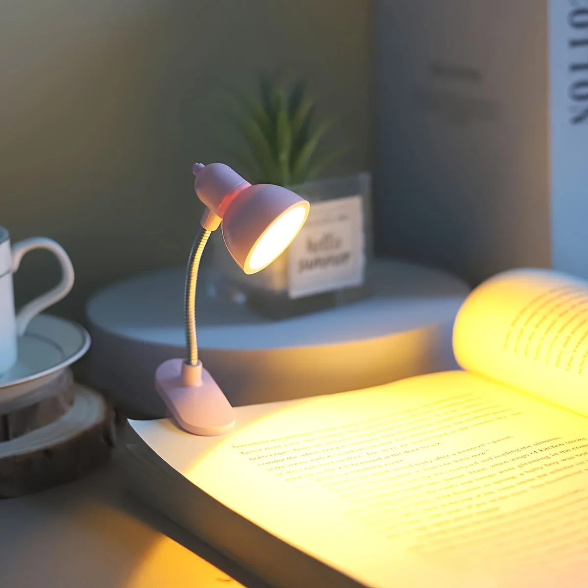 1Pcs Portable Eye-Friendly Reading Lamp - Warm & Bright Clip-On Light with Long-lasting Battery for Books and Desks